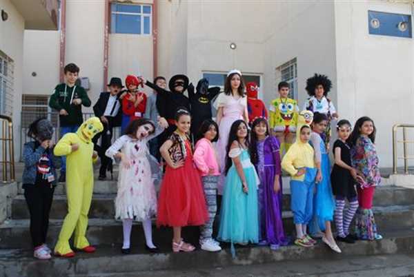 students-dress-up-for-creative-costume-party30850932-m-m.jpg